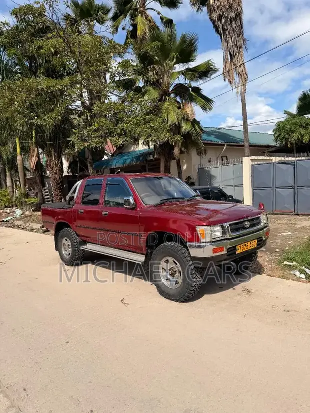 Toyota Hilux 1999 Red - 1
