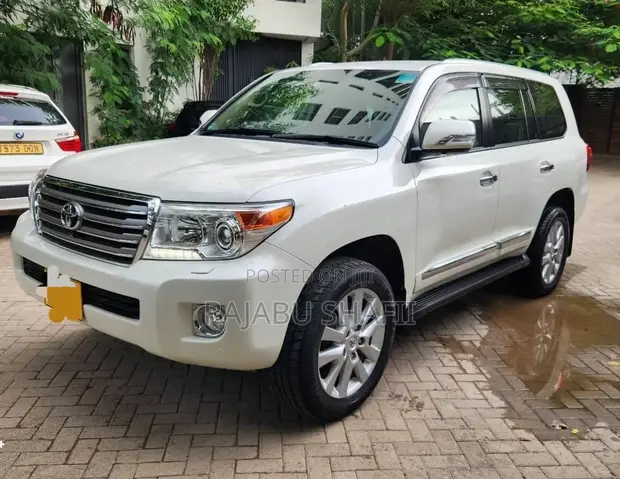 Toyota Land Cruiser 4.6 V8 ZX 2012 White - 1