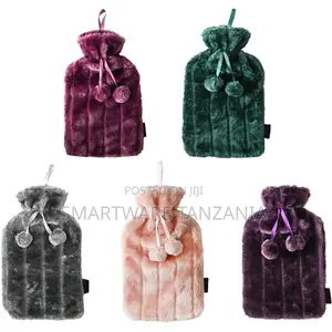 Vifuniko vya Chupa ya Maji ya Moto vya Faux Fur na Pom-pom