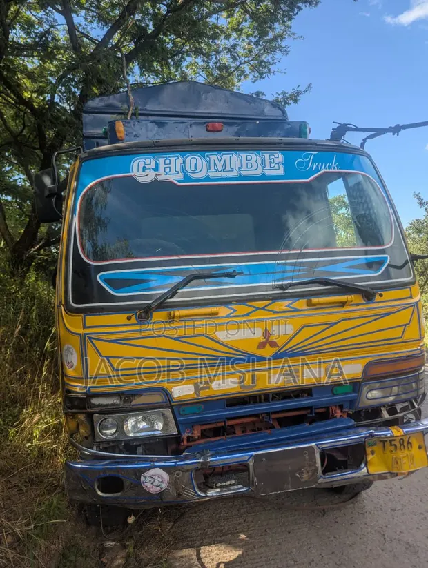 Mitsubishi Fuso Long Base Truck - 1