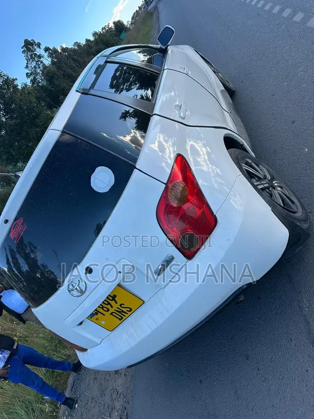 Toyota IST 2006 White - 1