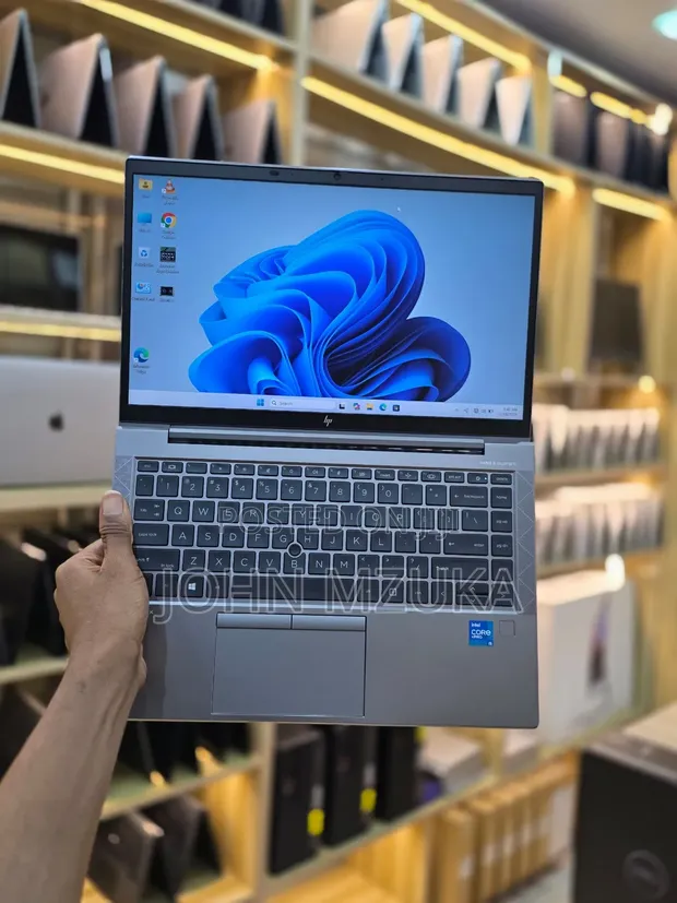 HP ZBook Firefly G8 Laptop 16GB RAM, 256GB SSD - 1