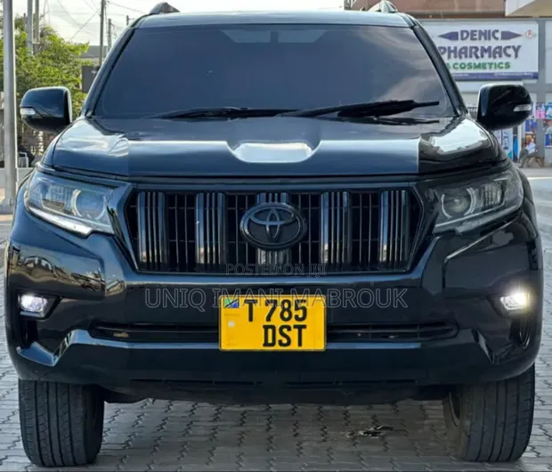Toyota Land Cruiser Prado 2012 Black - 1