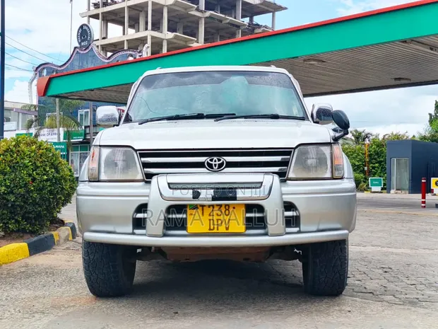 Toyota Land Cruiser Prado 2000 Silver - 1