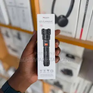 Yesido 4W Rechargeable LED Flashlight with Zoom & Display