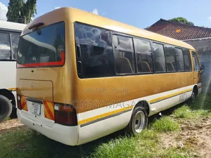 Toyota Coaster 2000 - Gold