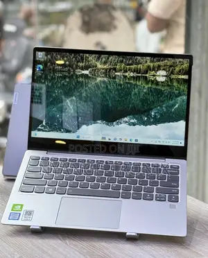 Lenovo Yoga Slim 7 13" Intel Core i5 8GB RAM 512GB SSD