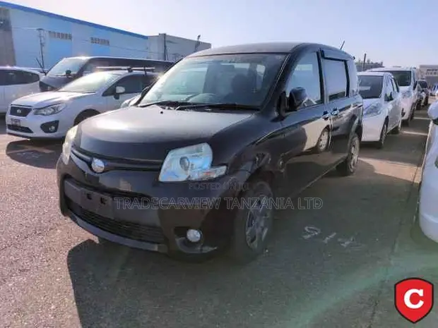 Toyota Sienta 2012 Black - 1
