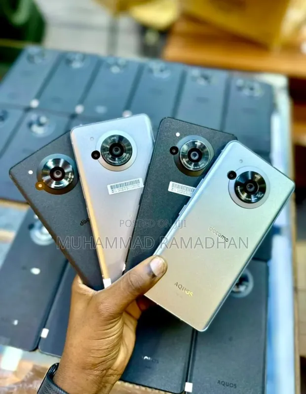 Sharp Aquos R7 256GB Used - 1
