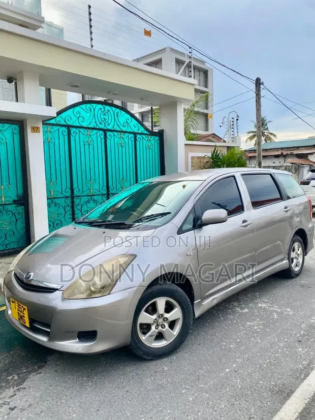 Toyota Wish 2005 Silver - 1