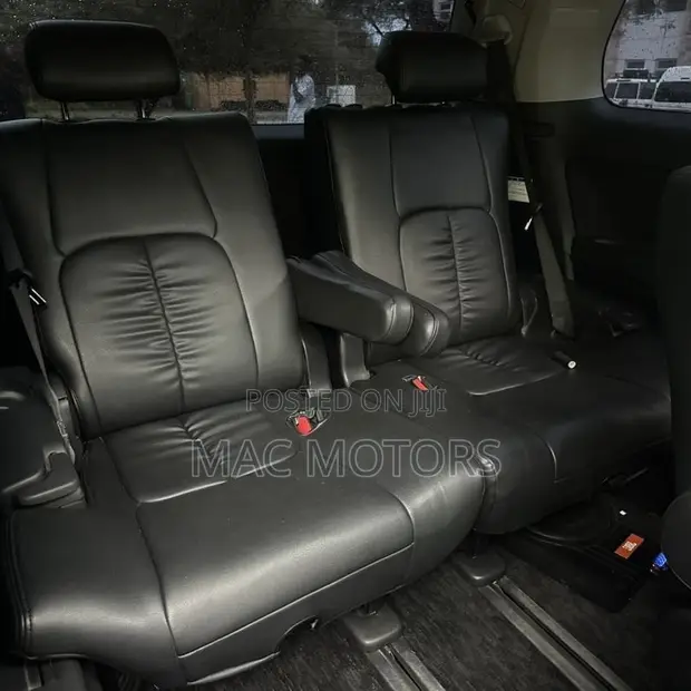 Toyota Vellfire 2010 Nyeusi - 1