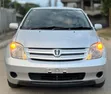 Toyota IST 2004 Nyeupe - 1
