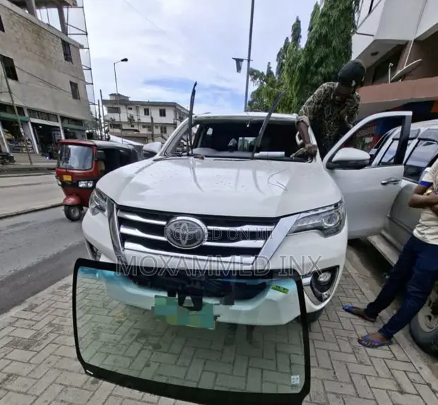 Car Windshields for All Vehicle Types - 1
