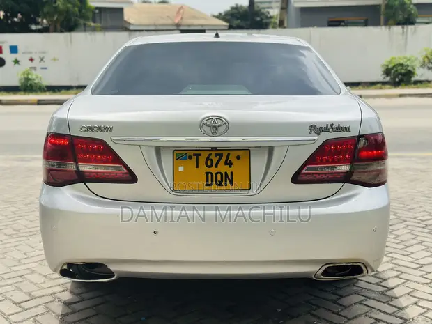Toyota Crown Royal 2009 Silver - 1