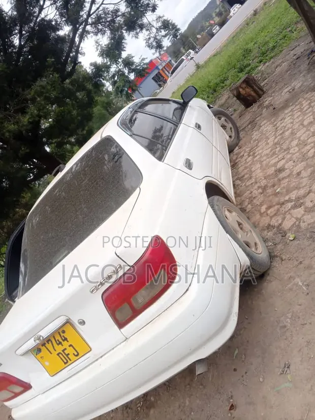 Toyota Carina 2001 White - 1