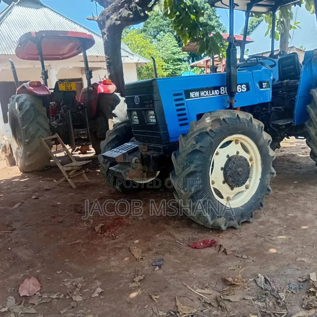 New Holland Tractor Unit - Used - 1