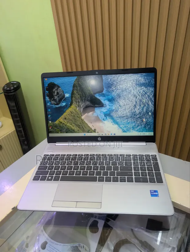 Laptop HP 250 G10: Intel Core i7, 16GB RAM, 512GB SSD - 1