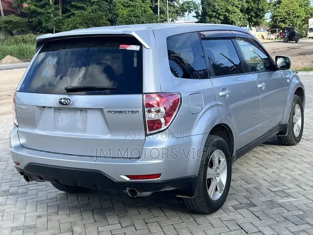 Subaru Forester 2012 Silver - 1