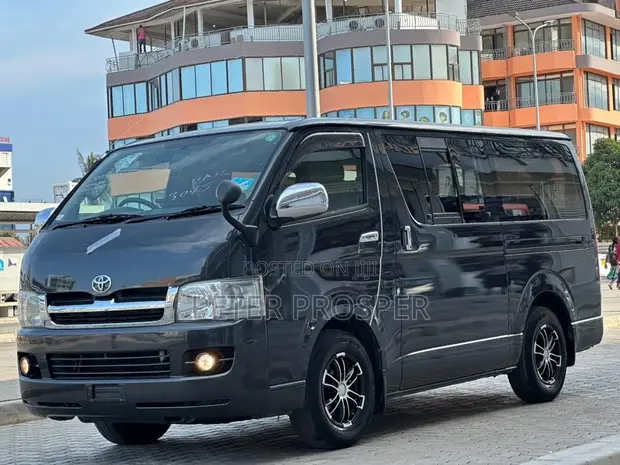 Toyota HiAce Mpya 2006 Nyeusi - 1