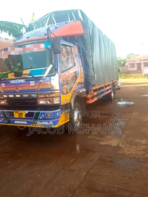 Mitsubishi Fuso Long Base Truck - 1999