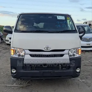 Toyota HiAce 2016 White