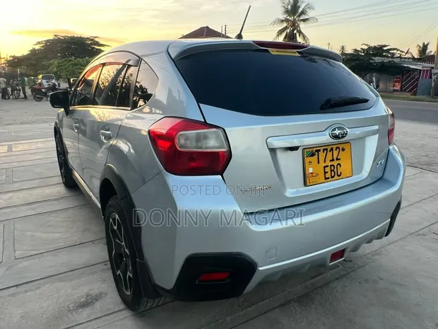 Subaru Impreza 2012 Nyeupe - 1