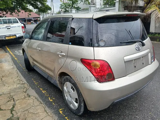 Toyota IST 2003 Beige - 1