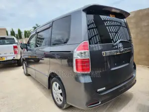 Toyota Noah 2.0 158hp AWD 2008 Gray (Viti 8)