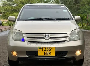Toyota IST 2004 Dhahabu