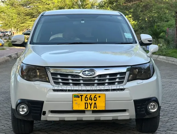 Subaru Forester 2012 Nyeupe - 1