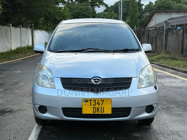 Toyota Corolla Spacio 2002 Nyeupe - 1