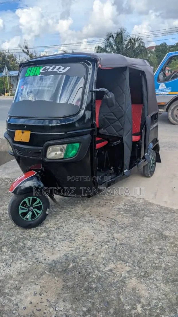 Bajaj Avenger 200 2021 Black - 1