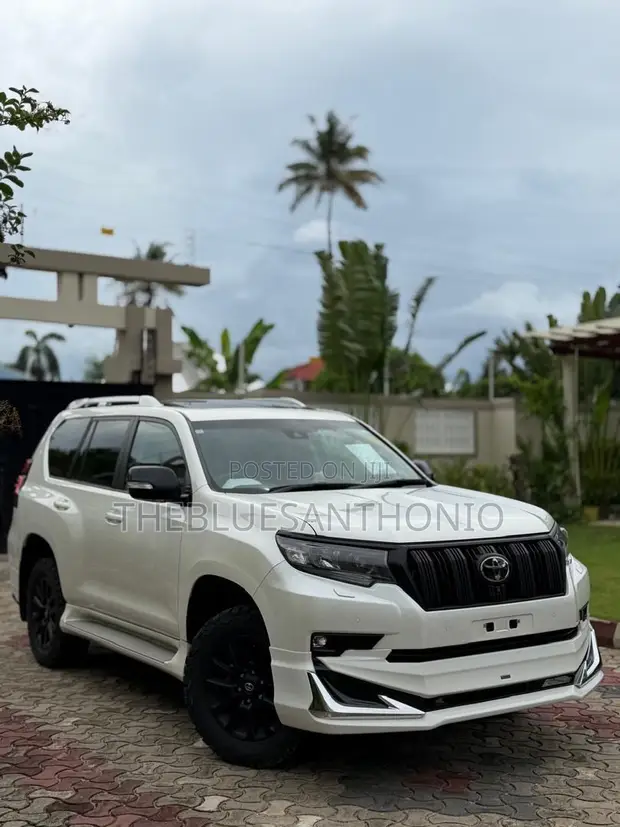 Toyota Land Cruiser Prado 2023 White - 1