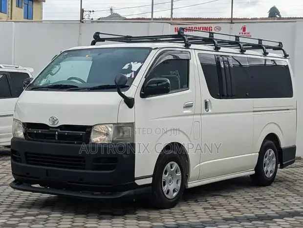 Toyota HiAce Quantarm 2006 White - 1