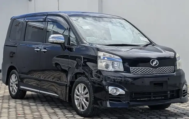 Toyota Noah 2013 Black - 1