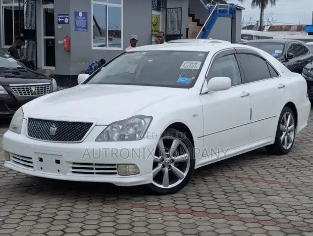 Toyota Crown Athlete 2004 White - 1