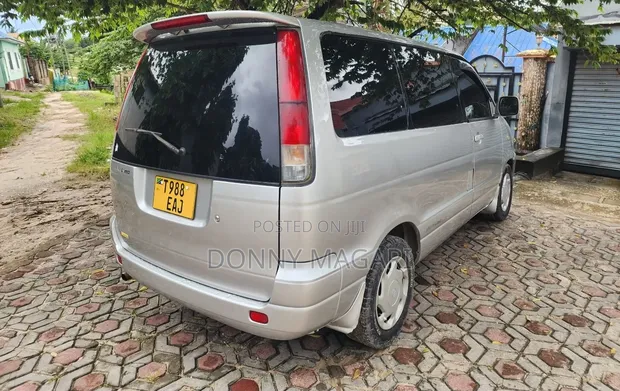 Toyota Noah 2001 Silver - 1