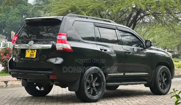 Toyota Land Cruiser Prado 2014 Black - 1