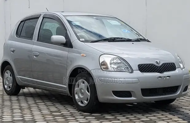 Toyota Vitz 2002 Silver - 1