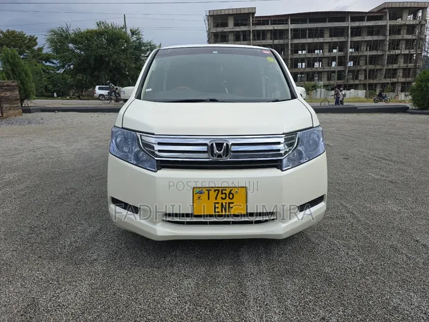Honda Stepwgn 2009 White - 1
