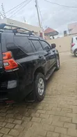 Toyota Land Cruiser Prado 3.0 TD 2012 Nyeusi - 2