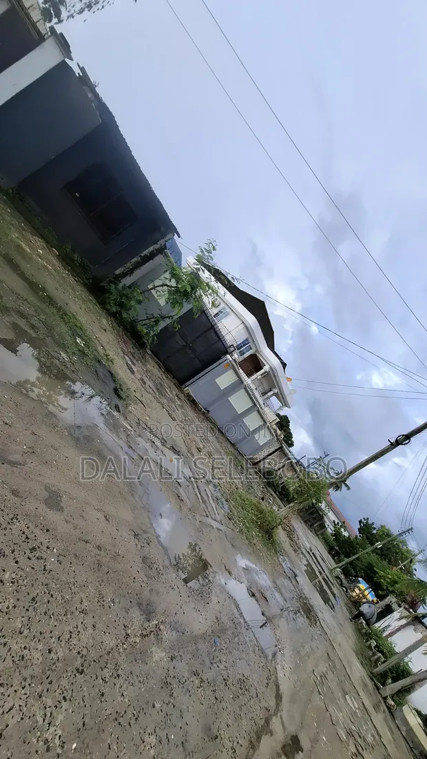 6-Bedroom Bungalow for Sale in Kinondoni Garden - 1
