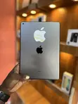 Apple iPad Air (Kizazi cha 9) 64GB Wi-Fi - Kijivu - 1