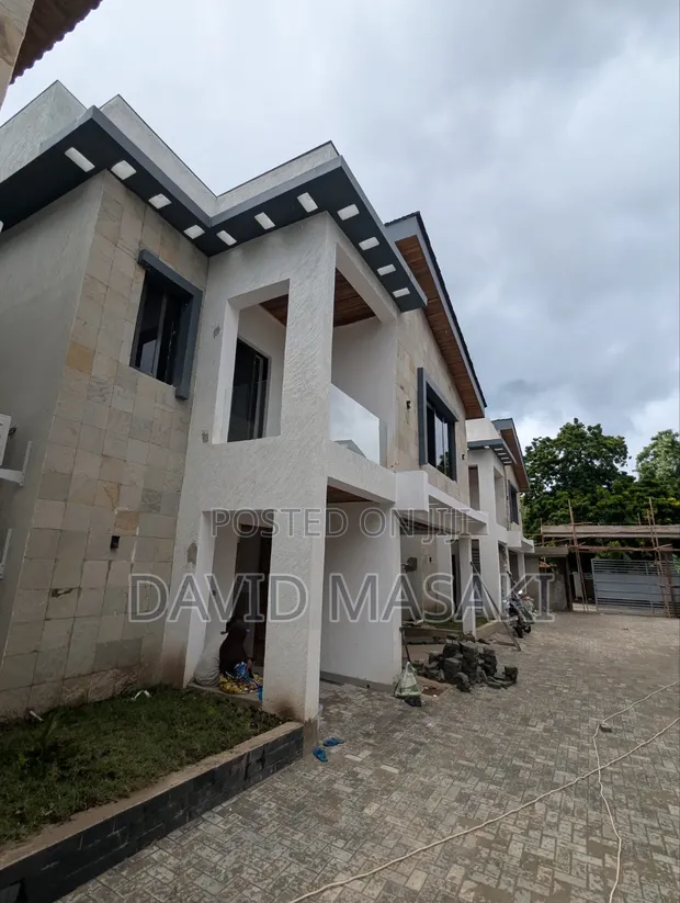 Furnished 4-Bedroom Villa for Rent in Oyster Bay - 1