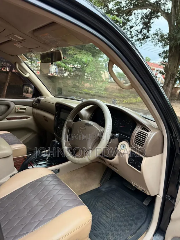 Toyota Land Cruiser 2000 Black - 1