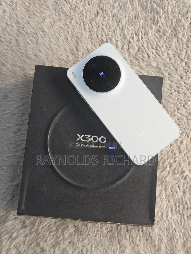New Vivo X300 512GB White - 1