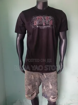 Set ya T-Shirt na Capri Boyfriend Jeans za Wanaume