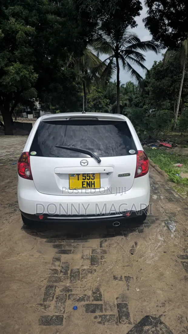 Mazda Verisa 2011 White - 1