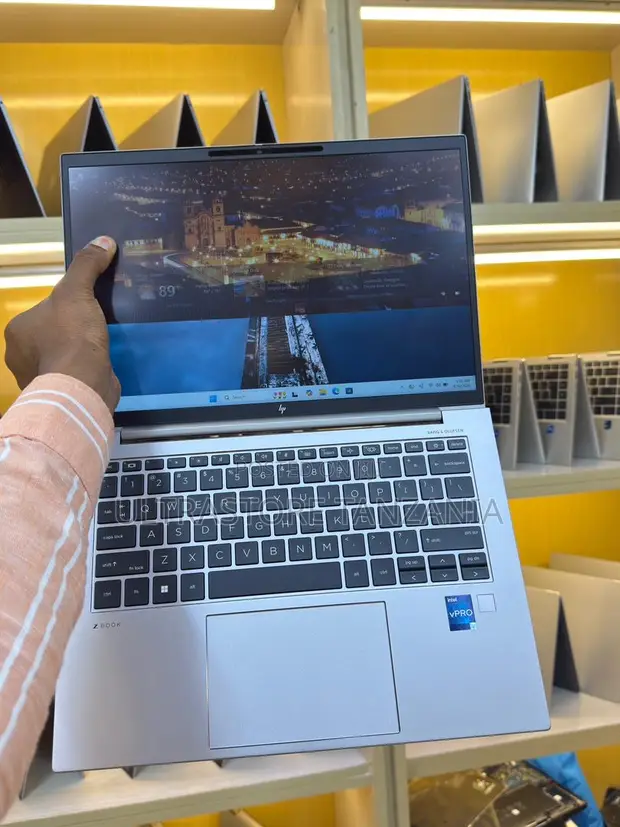 Laptop HP ZBook Firefly 14 G10 - Intel Core i7, 16GB RAM, 512GB SSD - 1