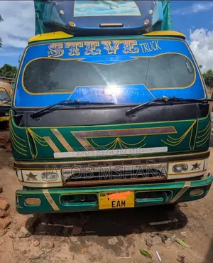 Mitsubishi Canter Lori Ndogo Tani 3.5